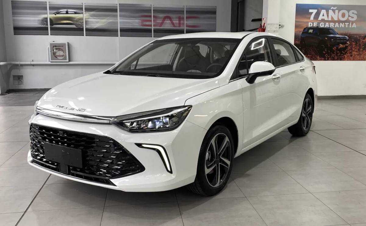 Sedan Baic EU5 Plus frente 1