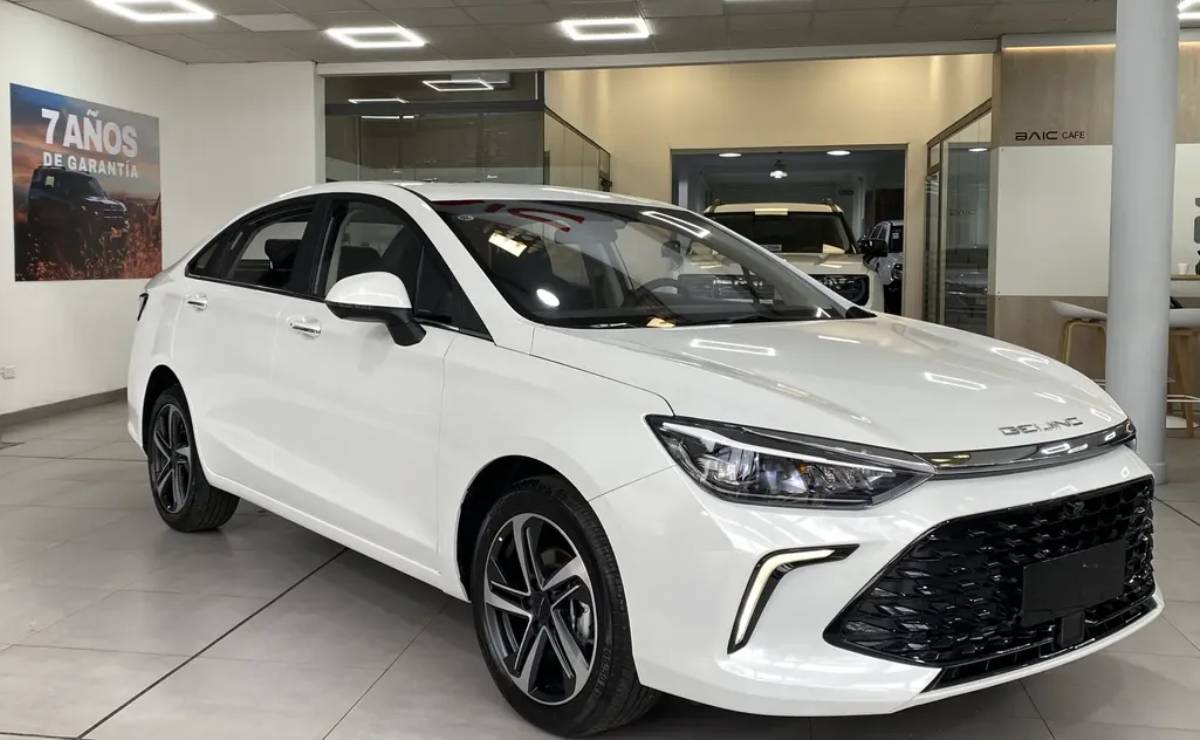 Sedan Baic EU5 Plus frente