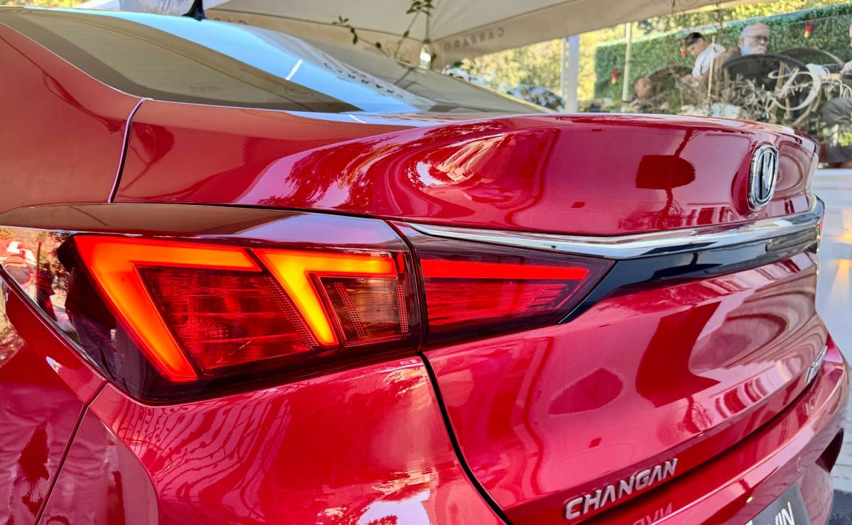 Sedan Changan Alsvin Plus cola