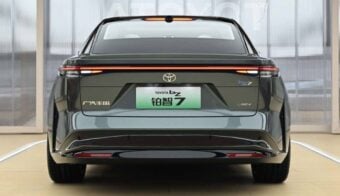 Sedan Toyota BZ7 cola