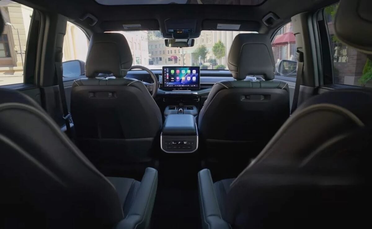 7 asientos, 420 CV de potencia y muy capaz: una marca presentó un nuevo SUV 4 Subaru Getaway interior