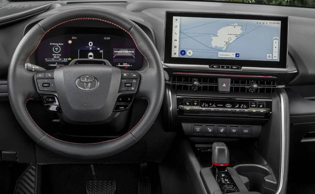 Toyota Corolla Cross 2028 interior