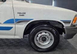 Toyota-Hilux-CS-1995-neumático