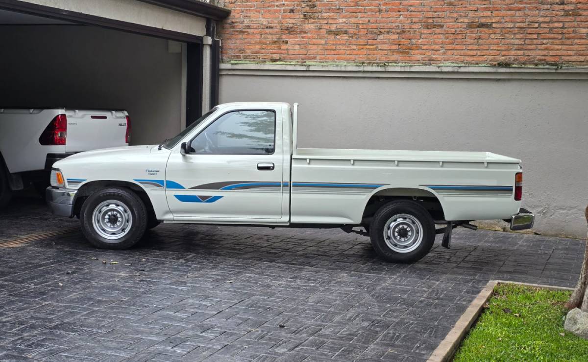 Toyota Hilux CS 1995 perfil