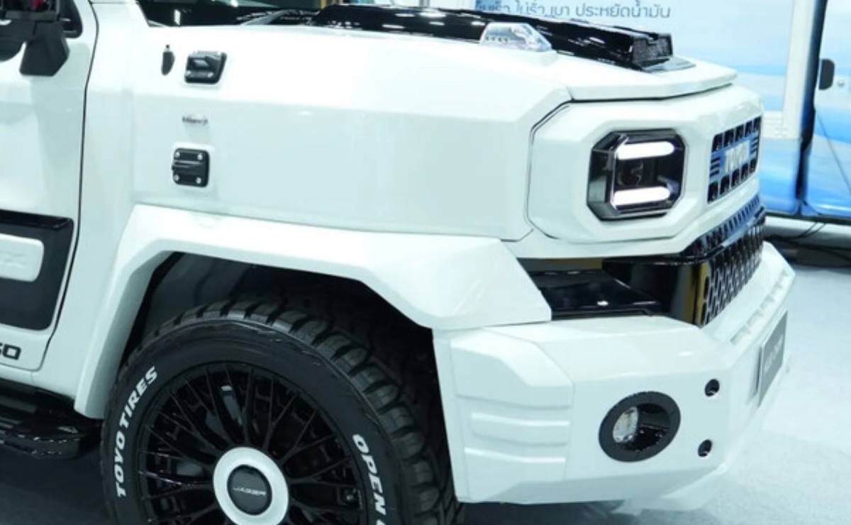 Toyota Hilux Champ Mercedes Clase G teaser