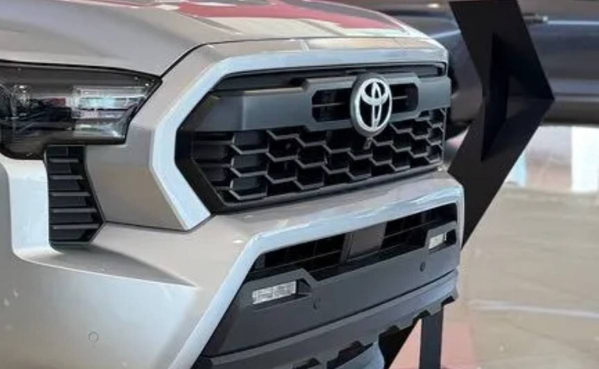 Toyota Tacoma 2026 teaser