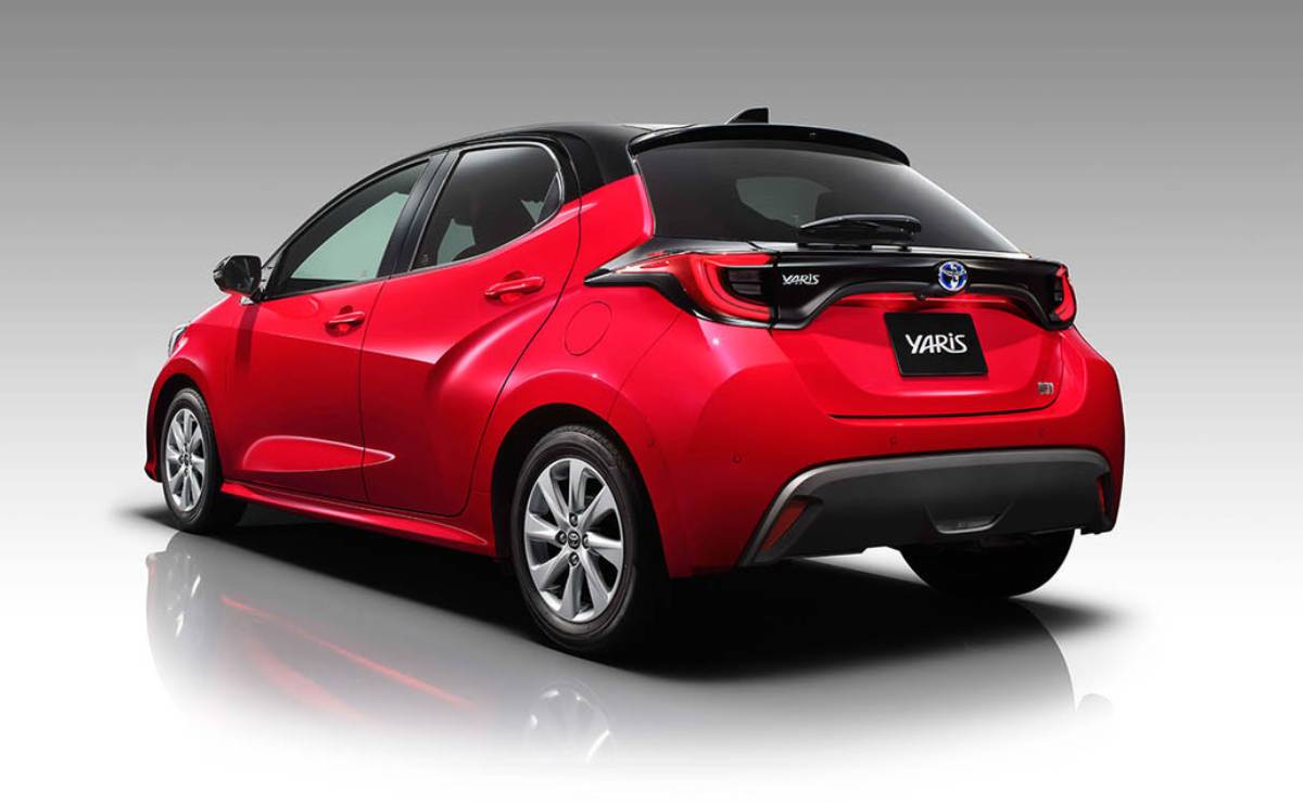 Toyota Yaris Hibrido trasera