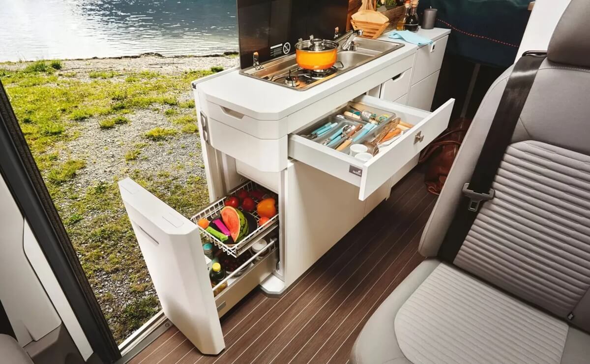 Volkswagen lanzó su renovada autocaravana más grande con un nuevo acabado y varias mejoras 4 Volkswagen Grand California interior