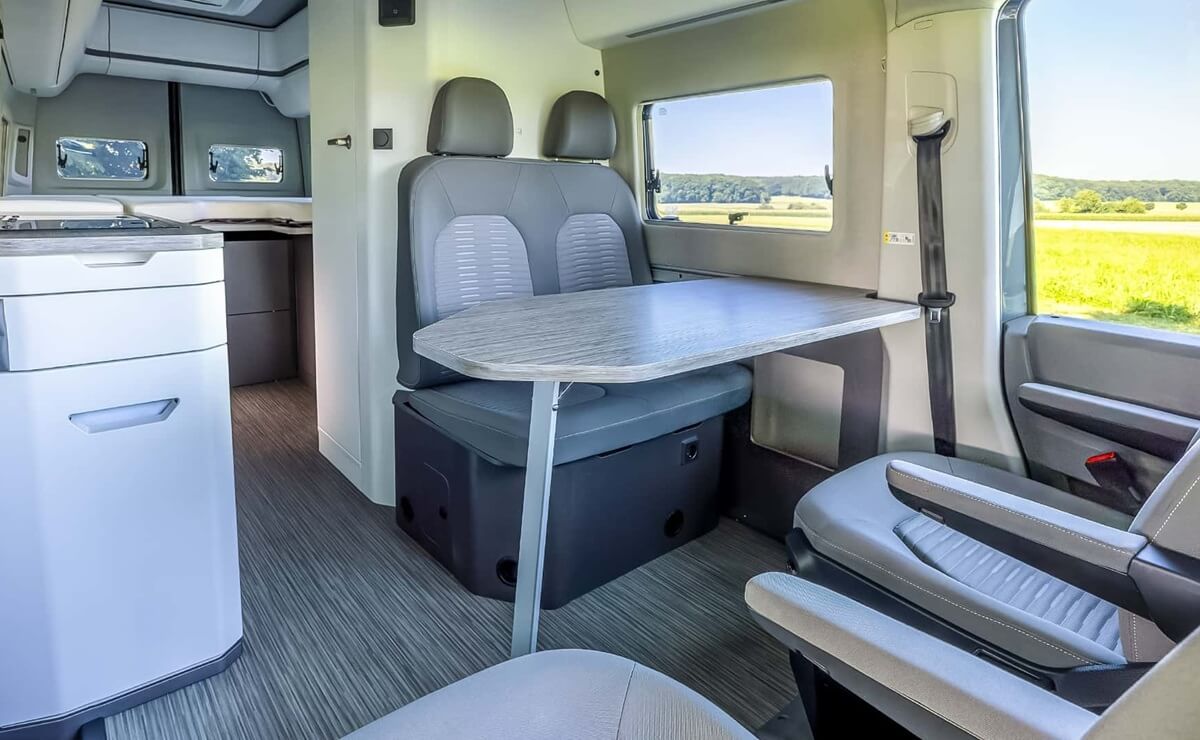 Volkswagen lanzó su renovada autocaravana más grande con un nuevo acabado y varias mejoras 3 Volkswagen Grand California por dentro