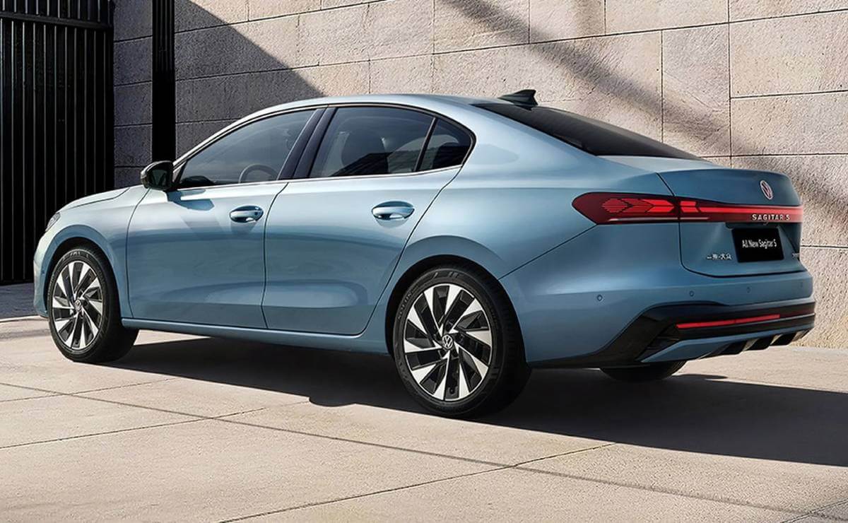 Menos de 12000 dólares: Volkswagen lanzó un sedán superior a Vento y mucho más barato 3 Volkswagen Sagitar S