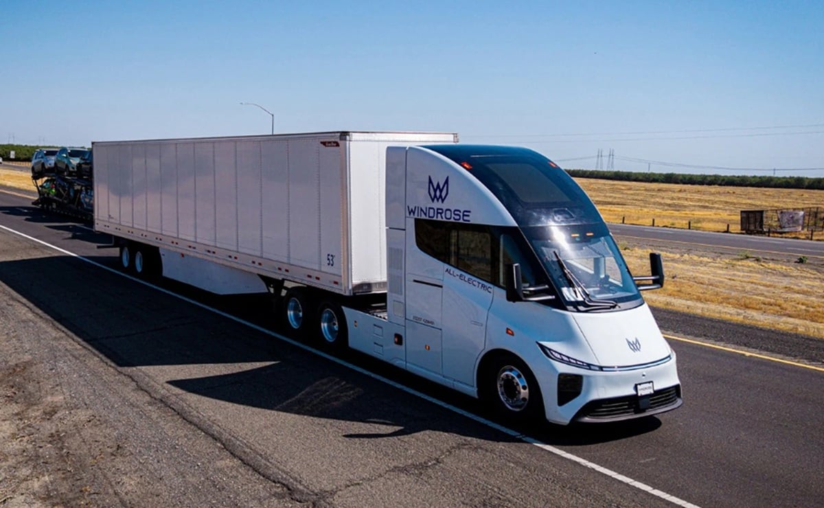 Una marca entregó su primer camión en Estados Unidos: ¿cómo rinde y qué precio tiene? 1 Windrose y su primer camión eléctrico en USA