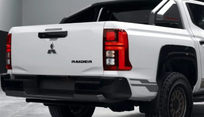 mitsubishi triton raider 4