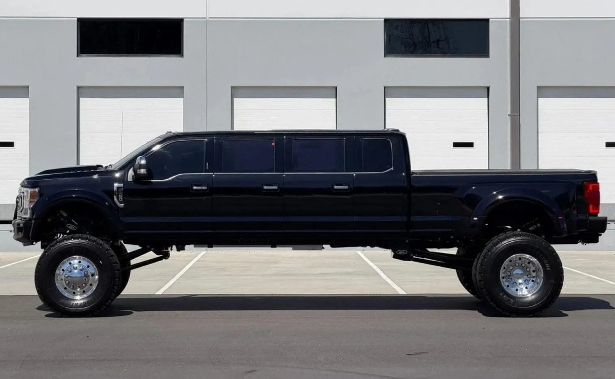 Motor V8, seis ruedas y capacidad para 11 pasajeros: así es la pick up más bestial del momento 3 pick up Ford F450 Platinum