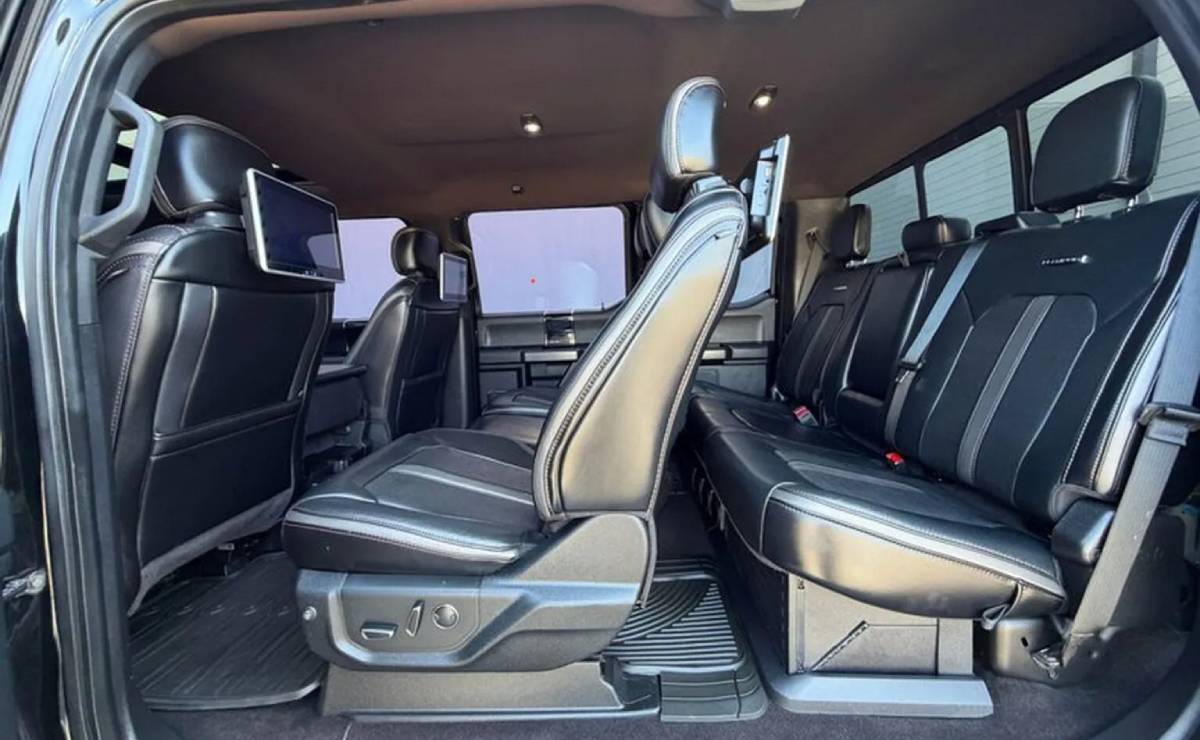 Motor V8, seis ruedas y capacidad para 11 pasajeros: así es la pick up más bestial del momento 5 pick up Ford F450 Platinum