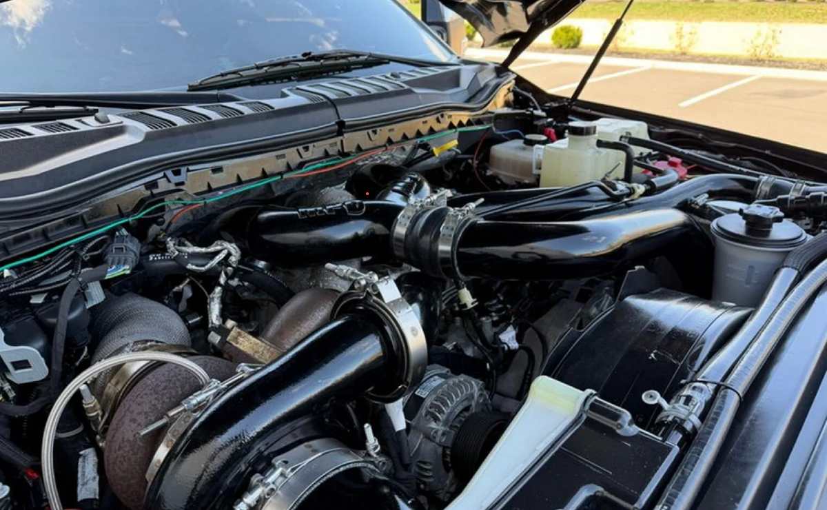 Motor V8, seis ruedas y capacidad para 11 pasajeros: así es la pick up más bestial del momento 2 pick up Ford F450 Platinum