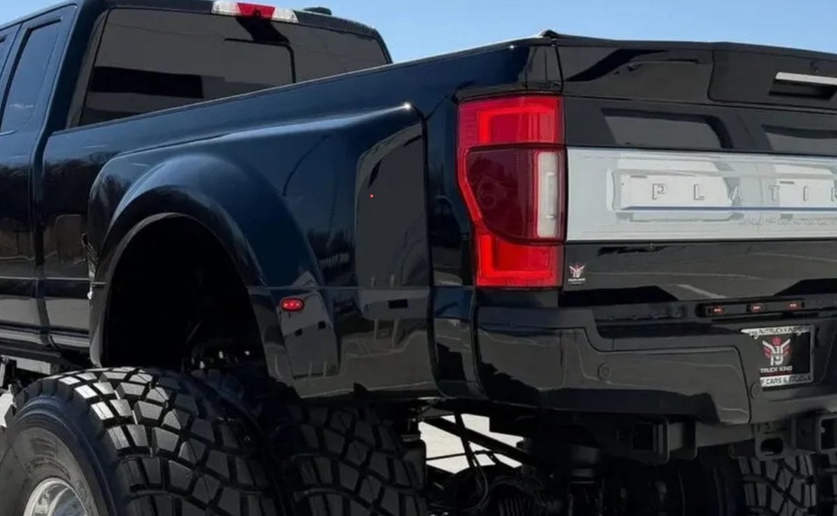 Motor V8, seis ruedas y capacidad para 11 pasajeros: así es la pick up más bestial del momento 1 pick up Ford F450 Platinum