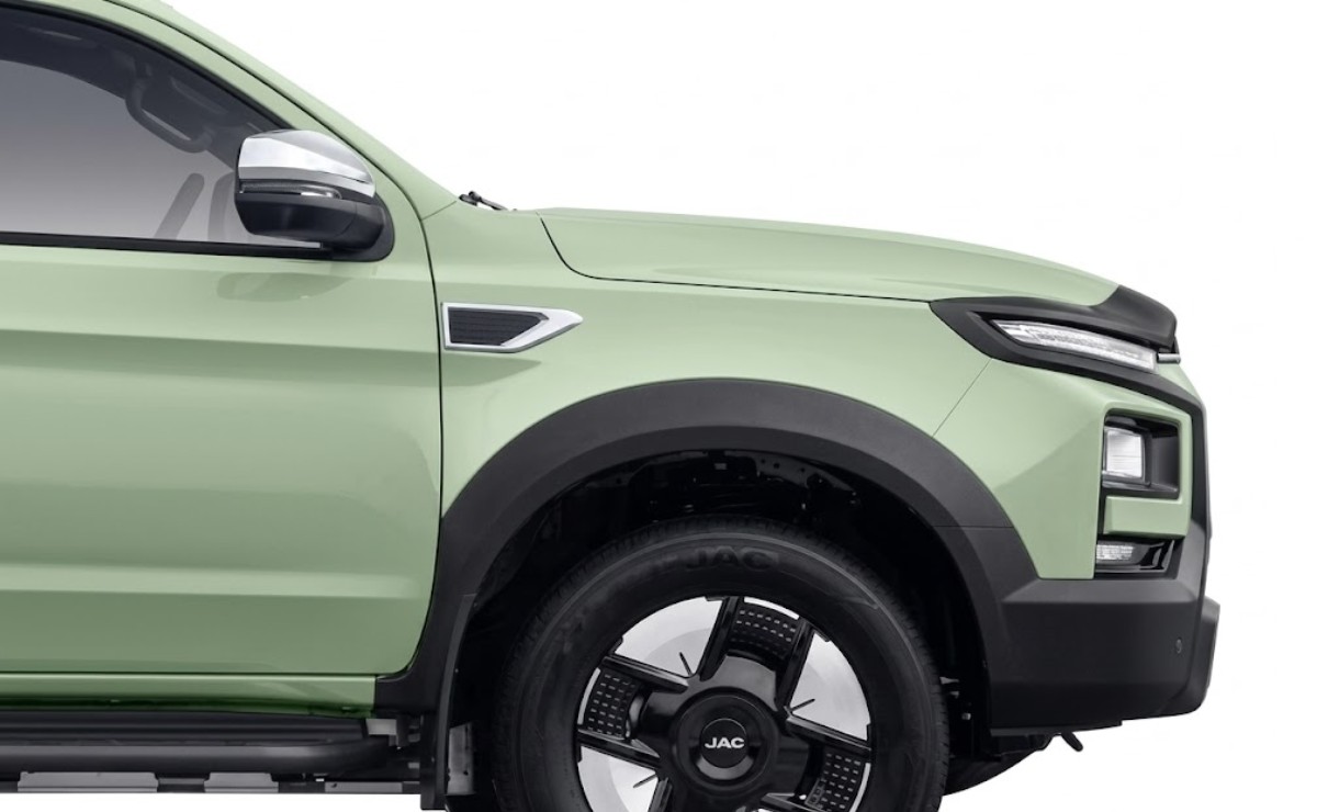 Casi 340 CV y dos motores eléctricos: la pick up china que puede poner en jaque a la Toyota Hilux más tecnológica 1 pick up jac t9 ev 2