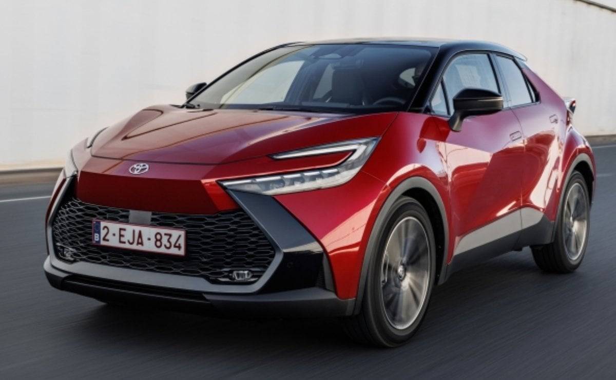 toyota c hr hybrid 1
