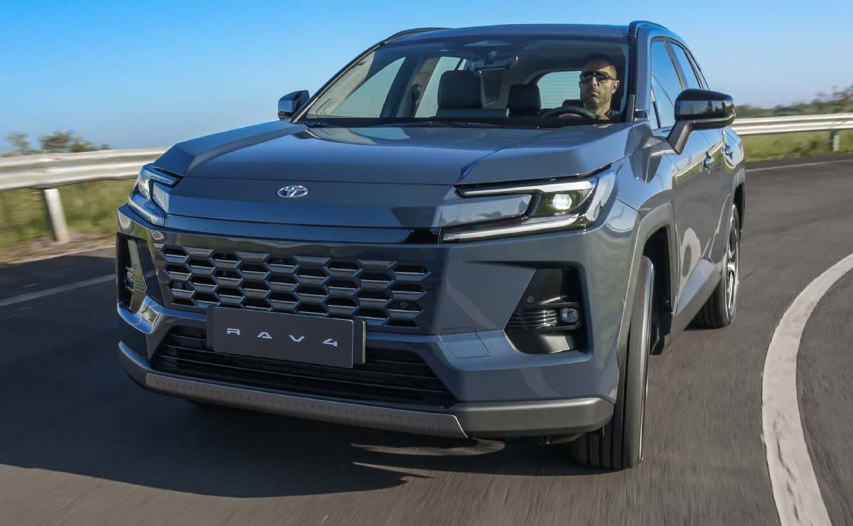 Toyota actualizó el SUV que está por encima de Corolla Cross: cuánto cuesta y cuándo llega 2 toyota rav4 1