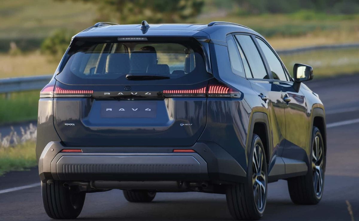 Toyota actualizó el SUV que está por encima de Corolla Cross: cuánto cuesta y cuándo llega 9 toyota rav4 2026 1