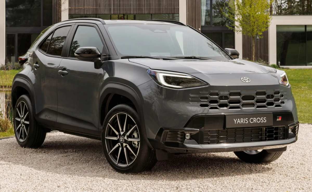 toyota yaris cross gr sport2026