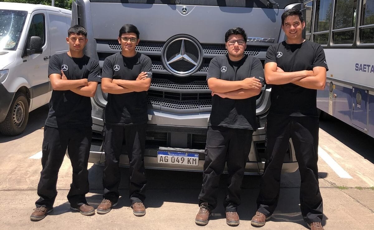 Mercedes-Benz Camiones y Buses abre la convocatoria de becas de TruckCionar Futuro 1 TruckCionar Futuro, el programa de Mercedes-Benz Camiones y Buses