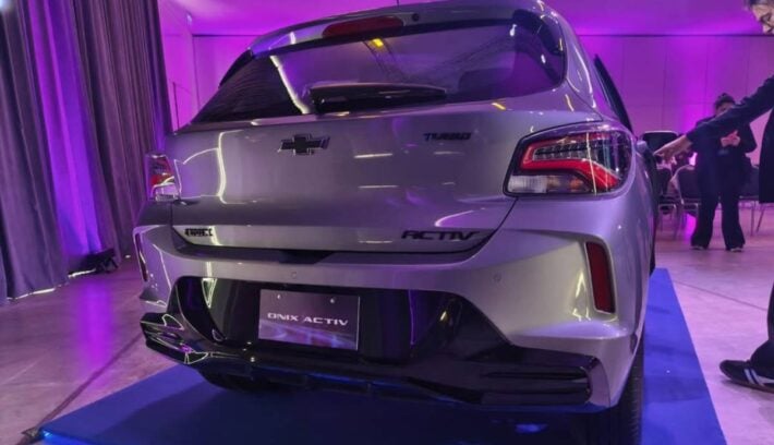 Chevrolet Onix Actic 2027 cola
