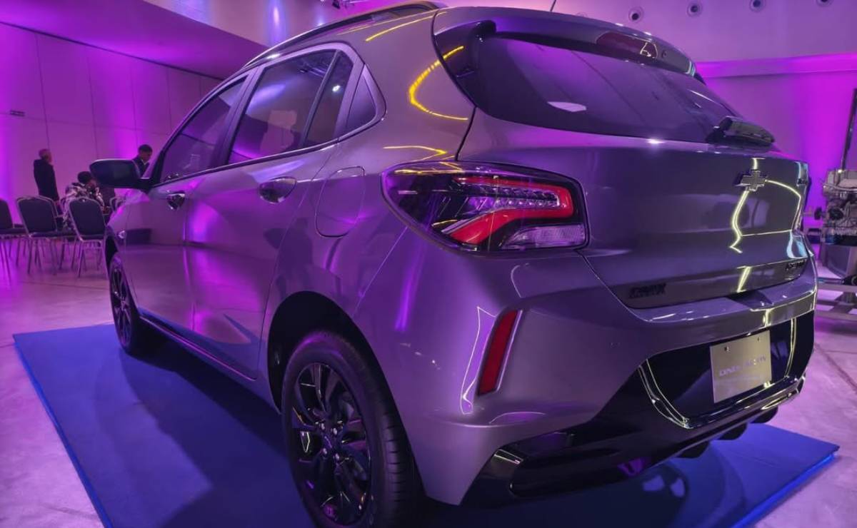 Chevrolet Onix Actic 2027 trasera