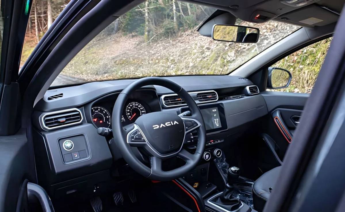 La Duster pick up ya existe: tiene tracción 4x4, 150 CV y más de 1.000 km de autonomía 7 Duster pick up interior