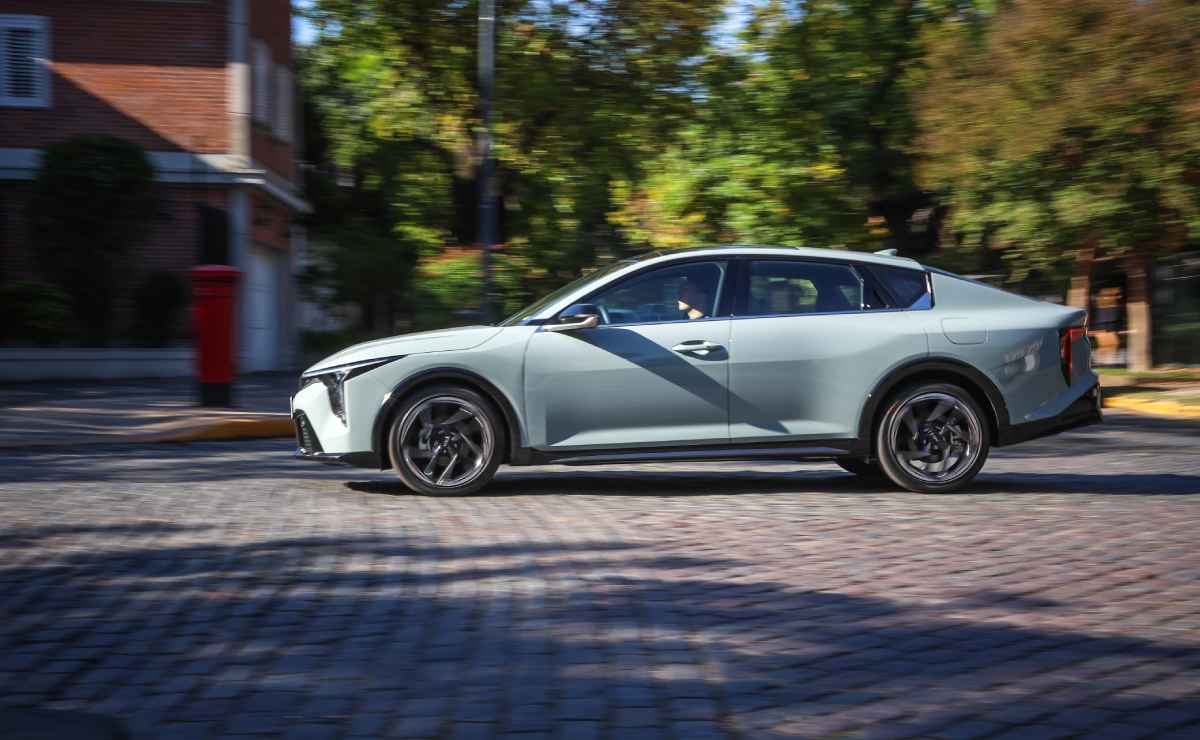 Kia k4