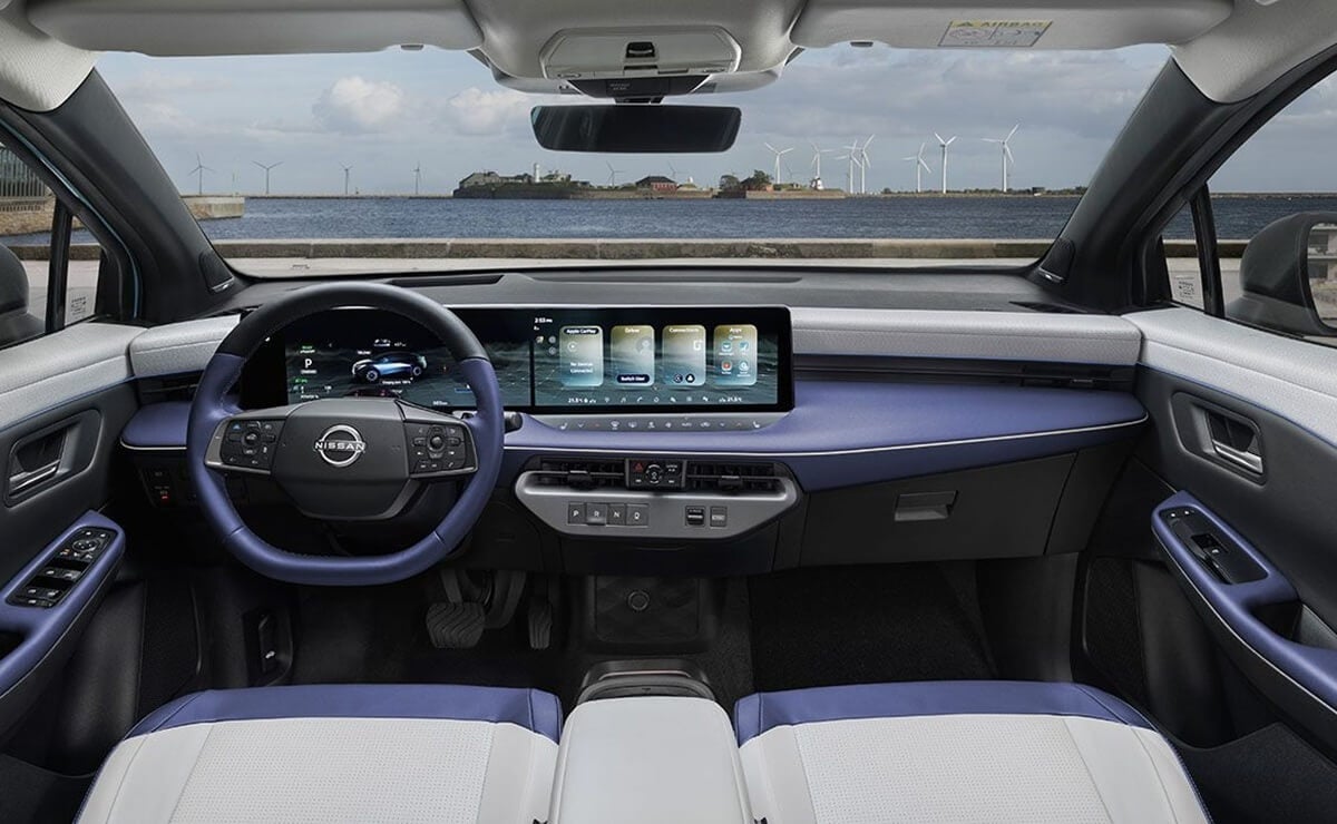 Nissan LEAF interior