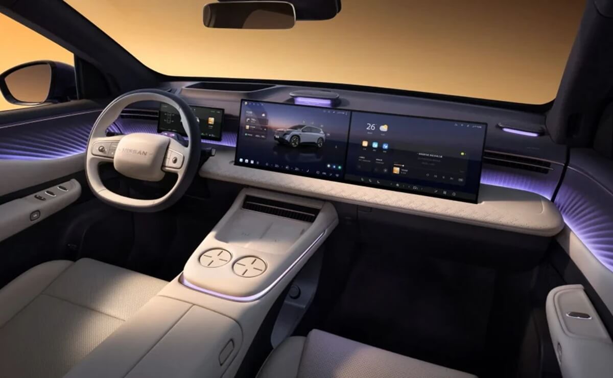 Nissan NX8 interior