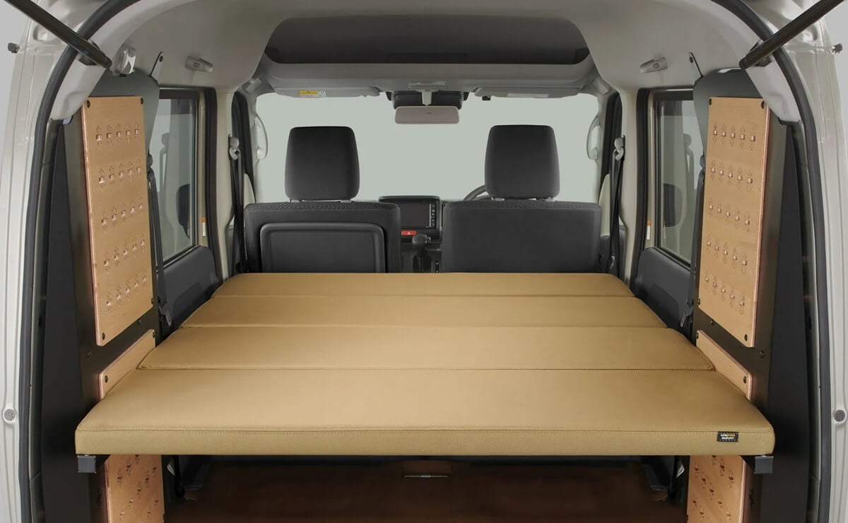 Menos de 10000 dólares: Nissan y su furgoneta más barata y con la mejor relación precio-producto 4 Nissans Clipper Van interior