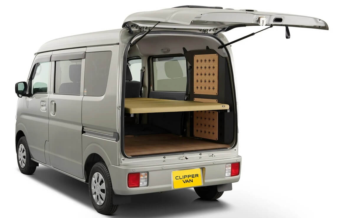 Menos de 10000 dólares: Nissan y su furgoneta más barata y con la mejor relación precio-producto 3 Nissans Clipper Van