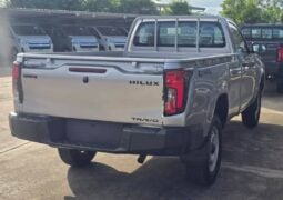 Nueva Toyota Hilux cabina simple cola