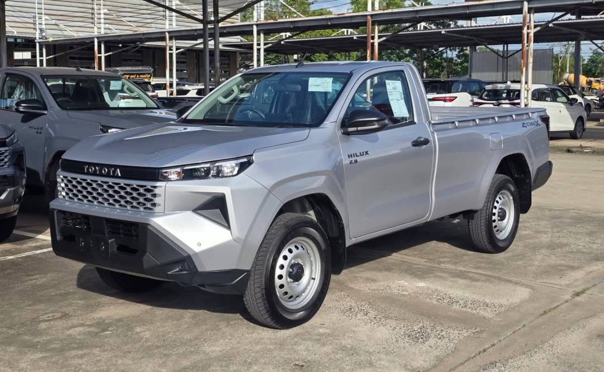 Nueva Toyota Hilux cabina simple frente 1