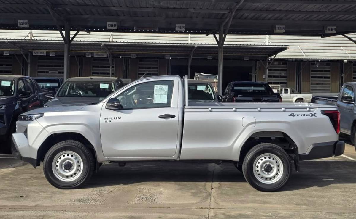 Nueva Toyota Hilux cabina simple perfil