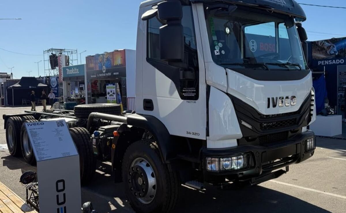 Nuevo Iveco Tector 8x4 1