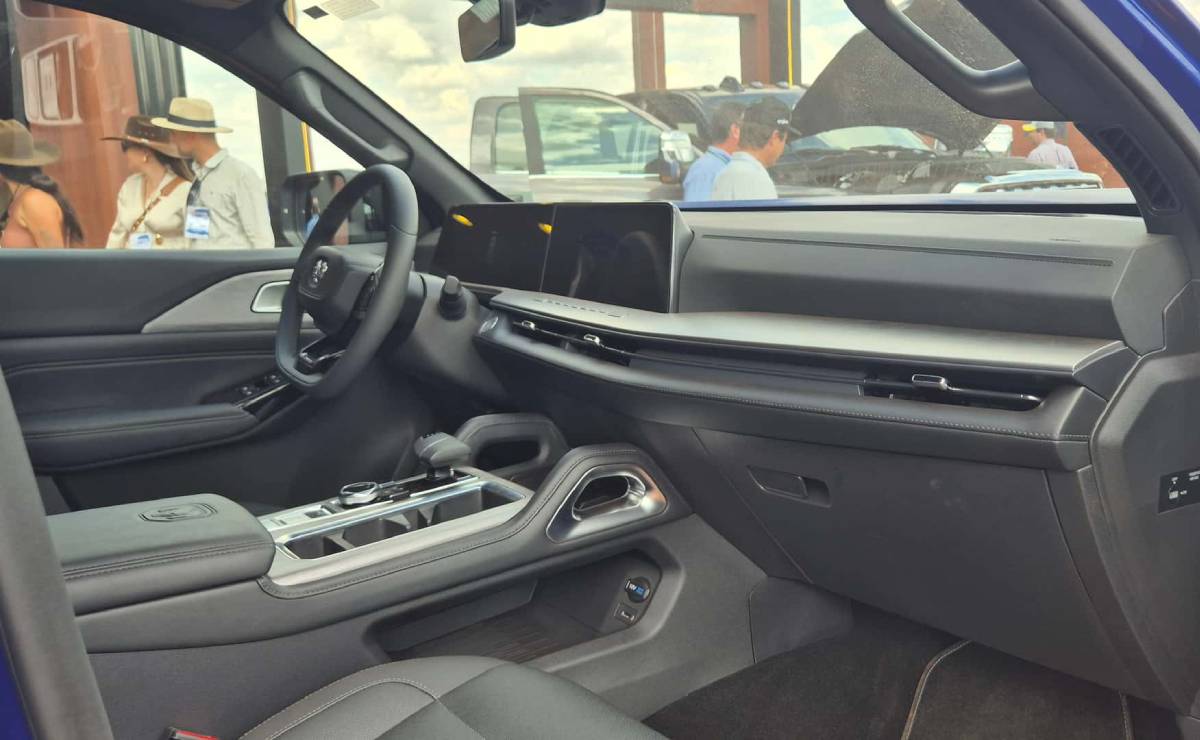 Pick up Ram Dakota Night Edition interior