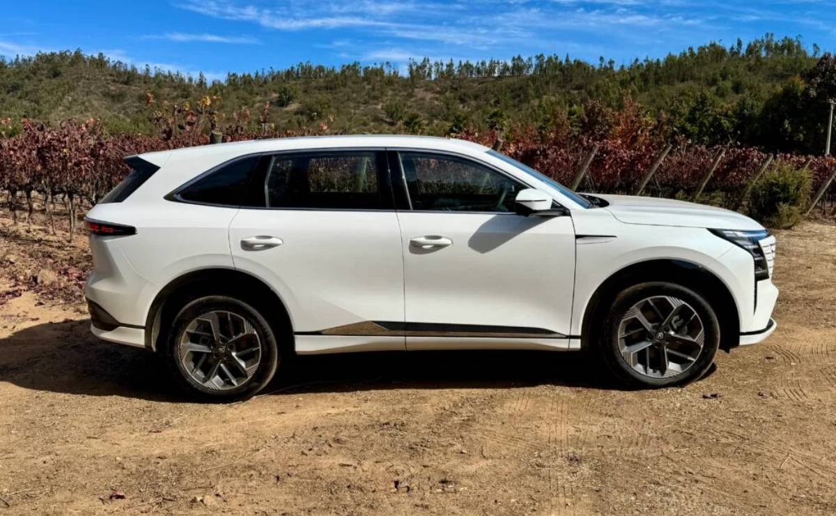 SUV Changan CS75 Plus perfil