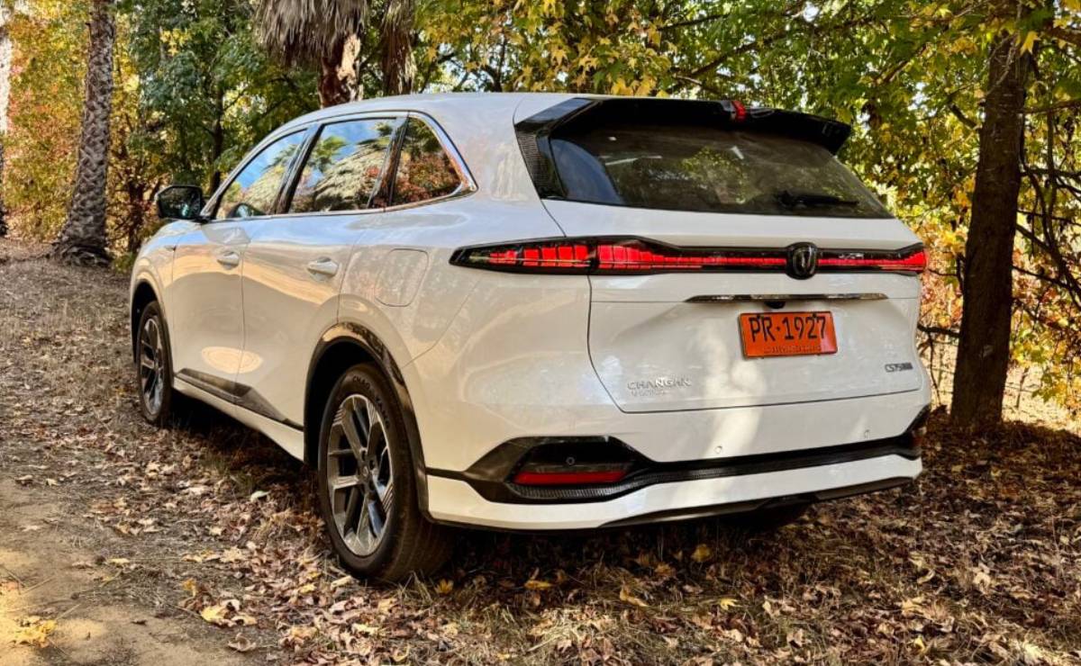 SUV Changan CS75 Plus trasera
