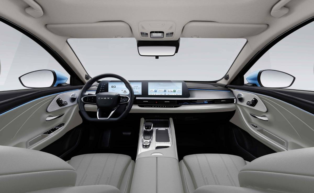 Sedan Chery Arrizo 8 interior 2