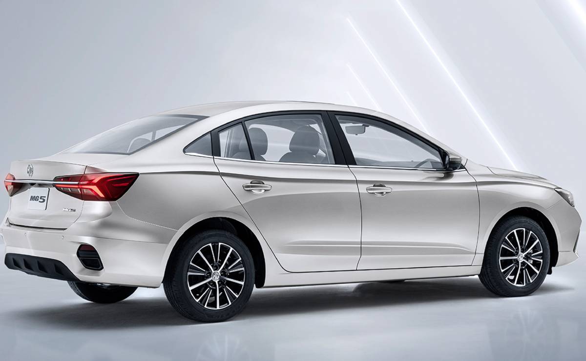 Sedan MG 5 2027 trasera