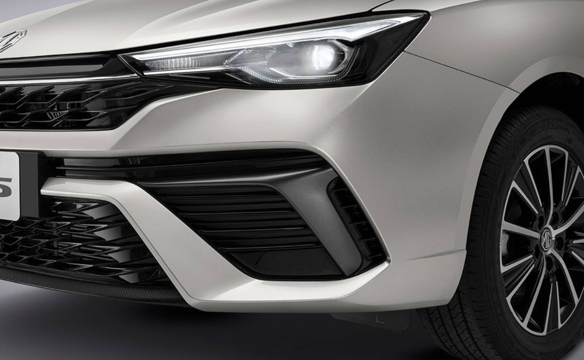 Sedan MG 5 2027 trompa