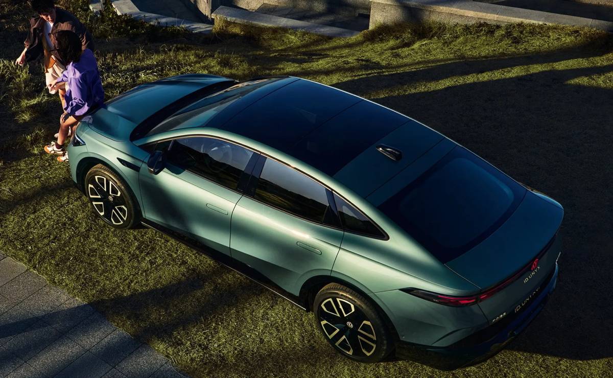 Sedan Volkswagen ID. Unyx 07 trasera