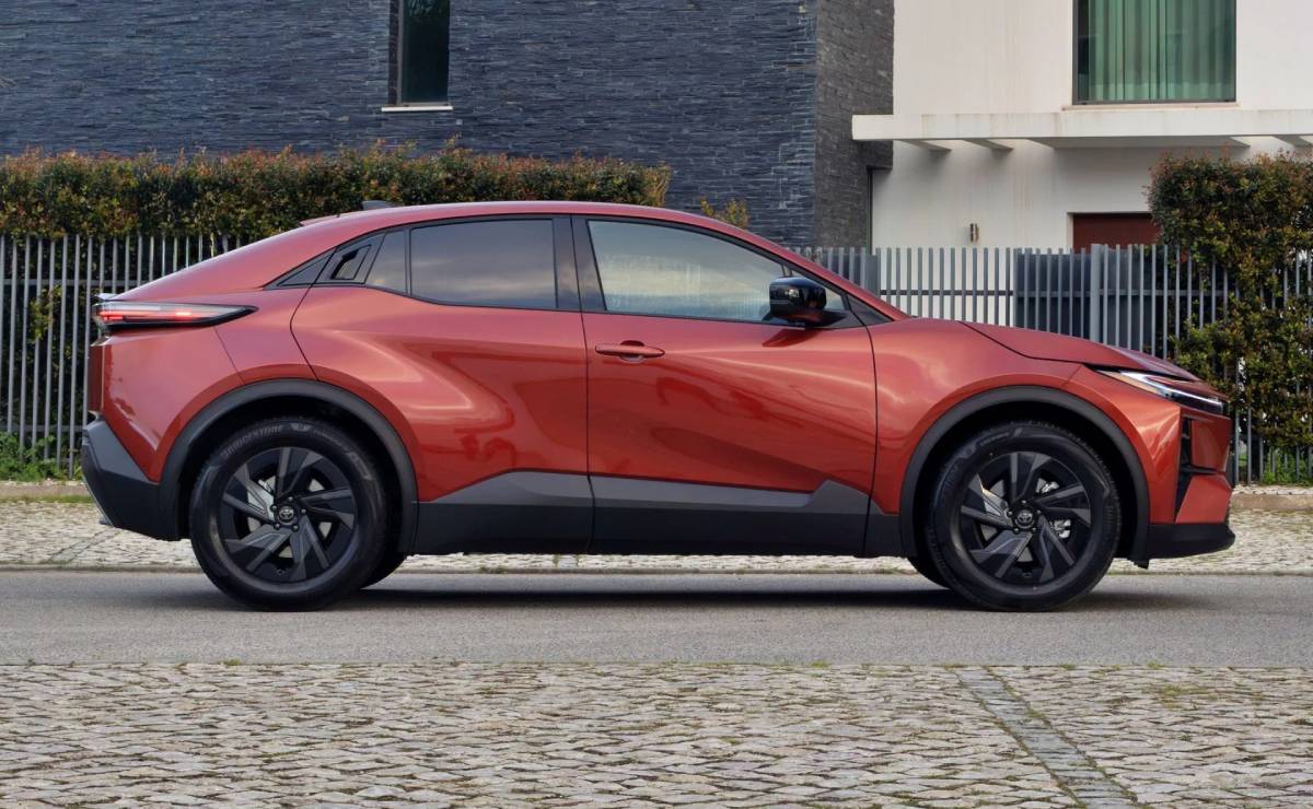 Toyota C HR 2026 perfil 1