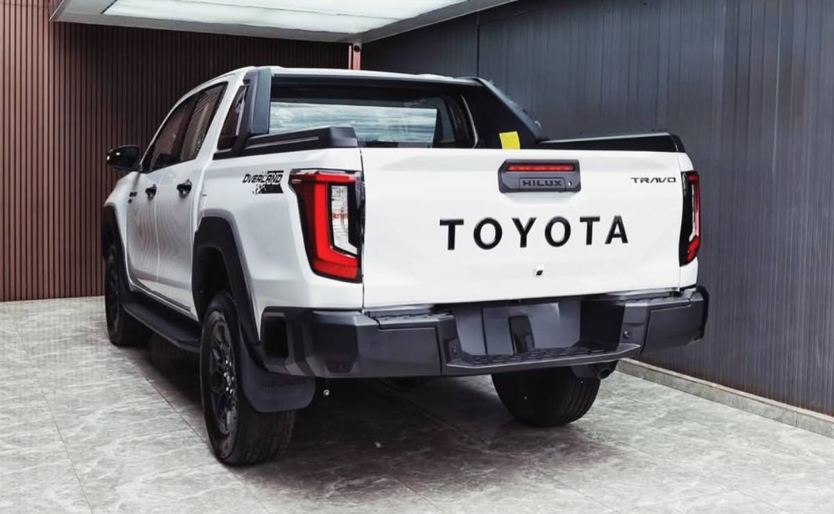 Toyota Hilux 2026 trasera 2