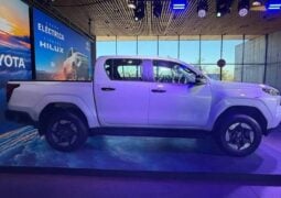 Toyota Hilux BEV perfil