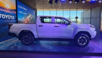 Toyota Hilux BEV perfil