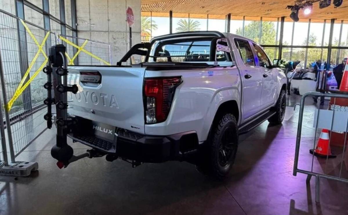 Toyota Hilux BEV trasera 3